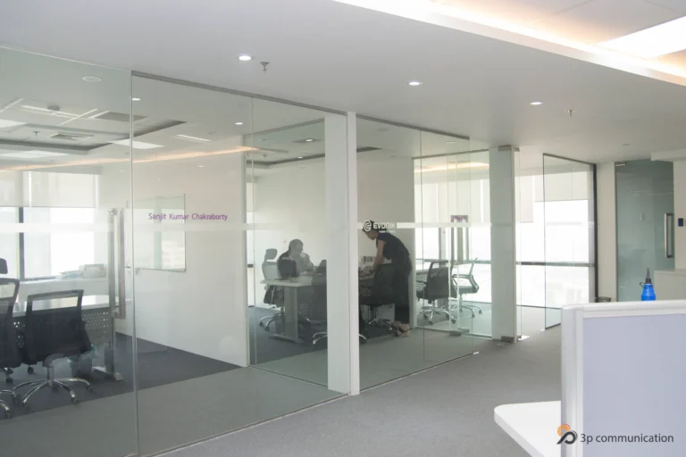 11_SUB_10_SUB_Glass_Partition_Corridors_cnxxfi